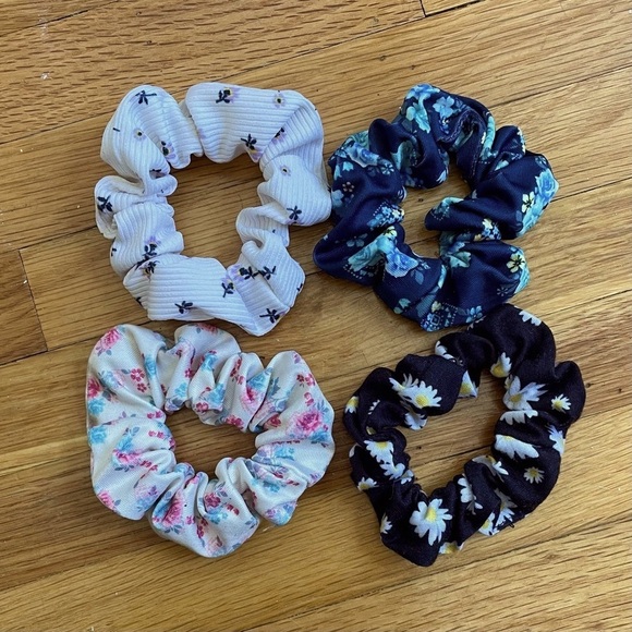 4/$25 Justice Scrunchies 4 Pack Floral - Picture 1 of 6